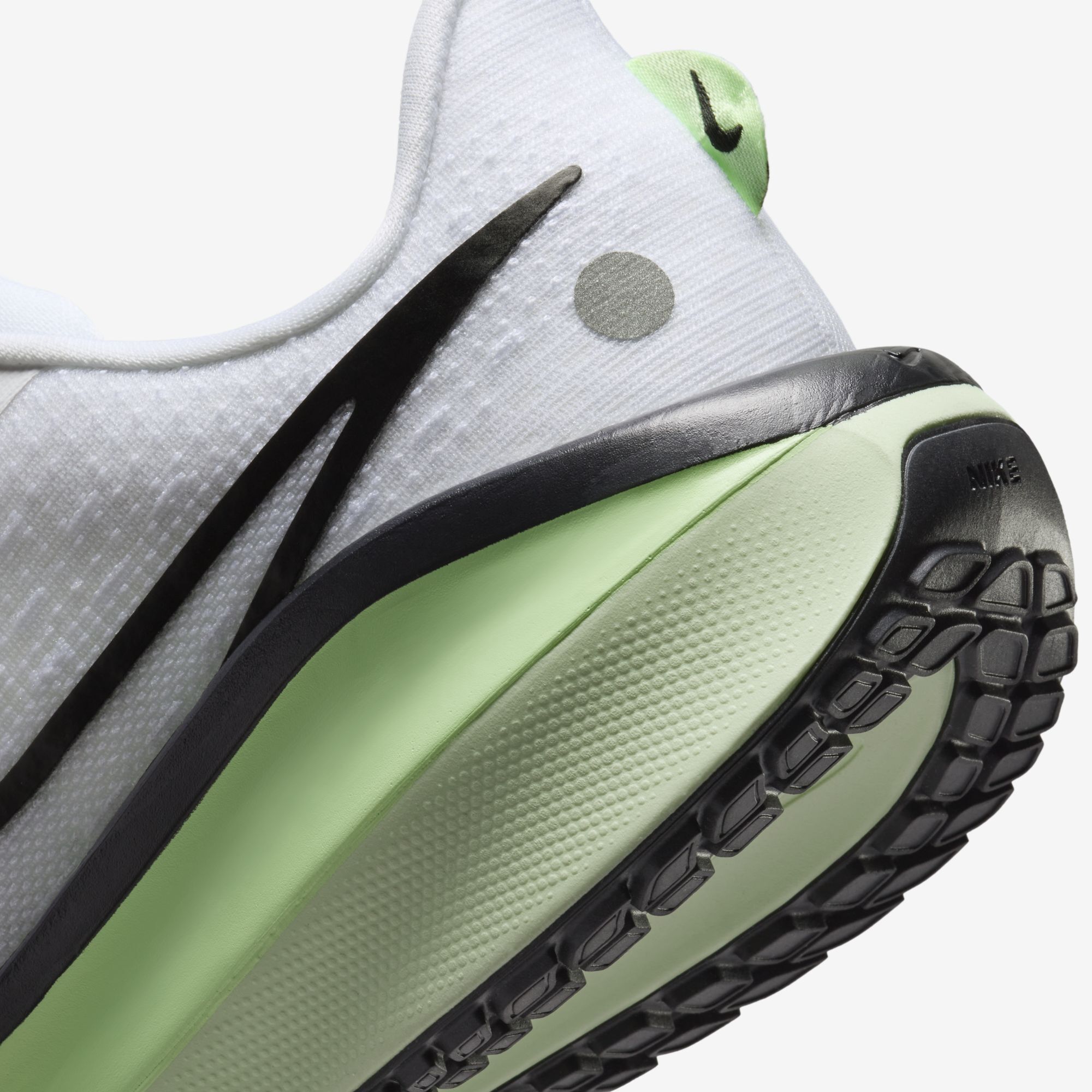 Nike Vomero 17, Blanco/Negro-Vapor Verde-Golpe Verde, hi-res