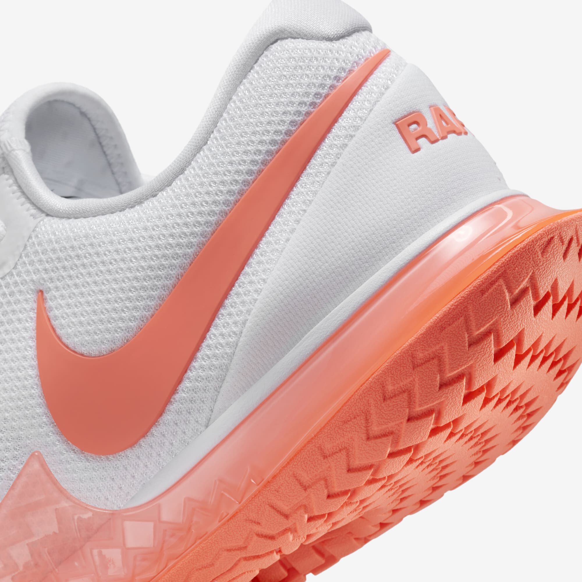 NikeCourt Zoom Vapor Cage 4 Rafa, Blanco/Blanco/Mango Brillante, hi-res