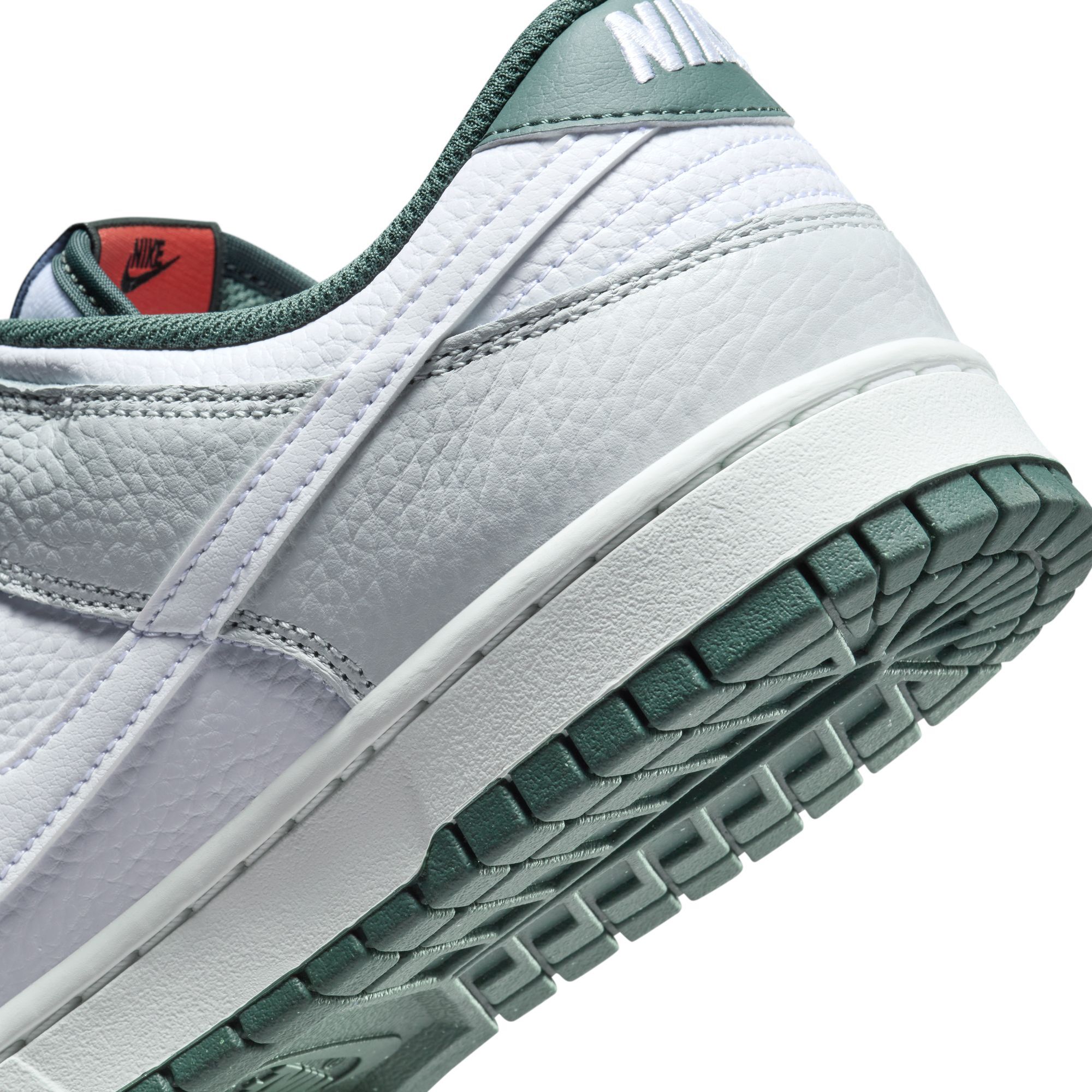 Nike Dunk Low Retro SE, Polvo fotón/Verde vintage/Blanco cumbre/Blanco, hi-res