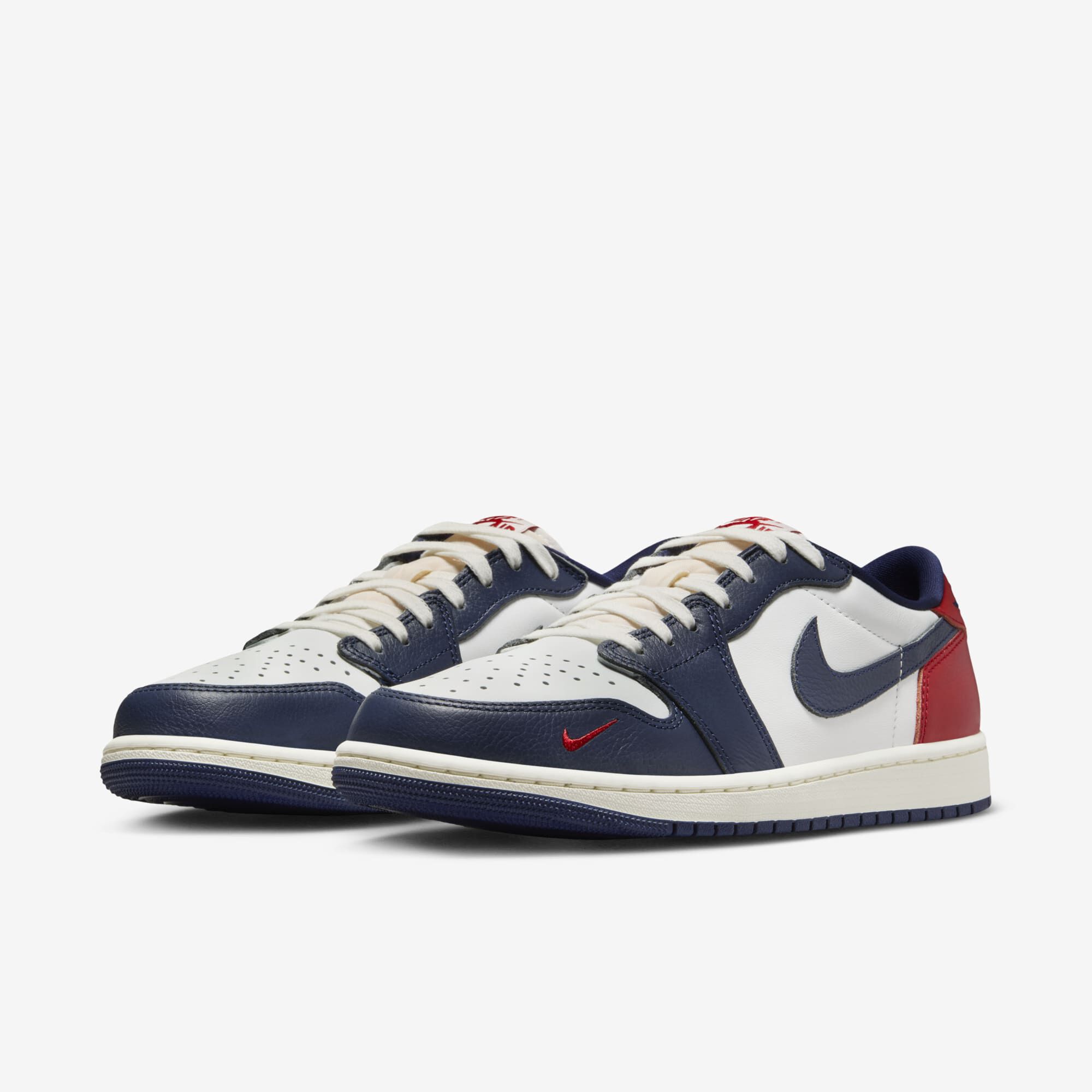 Air Jordan 1 Retro Low, Blanco Cumbre/Azul Marino Medianoche/Gris Neutro/Rojo Gimnasio, hi-res