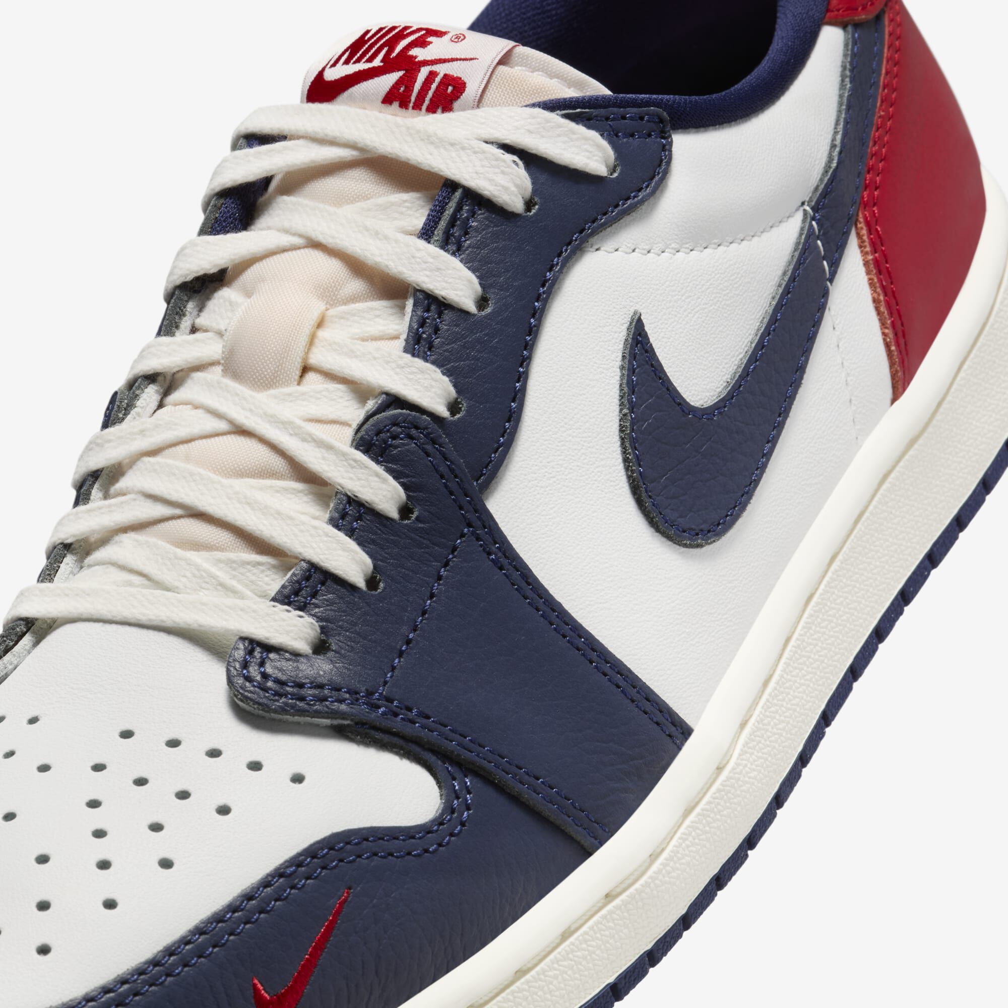 Air Jordan 1 Retro Low, Blanco Cumbre/Azul Marino Medianoche/Gris Neutro/Rojo Gimnasio, hi-res