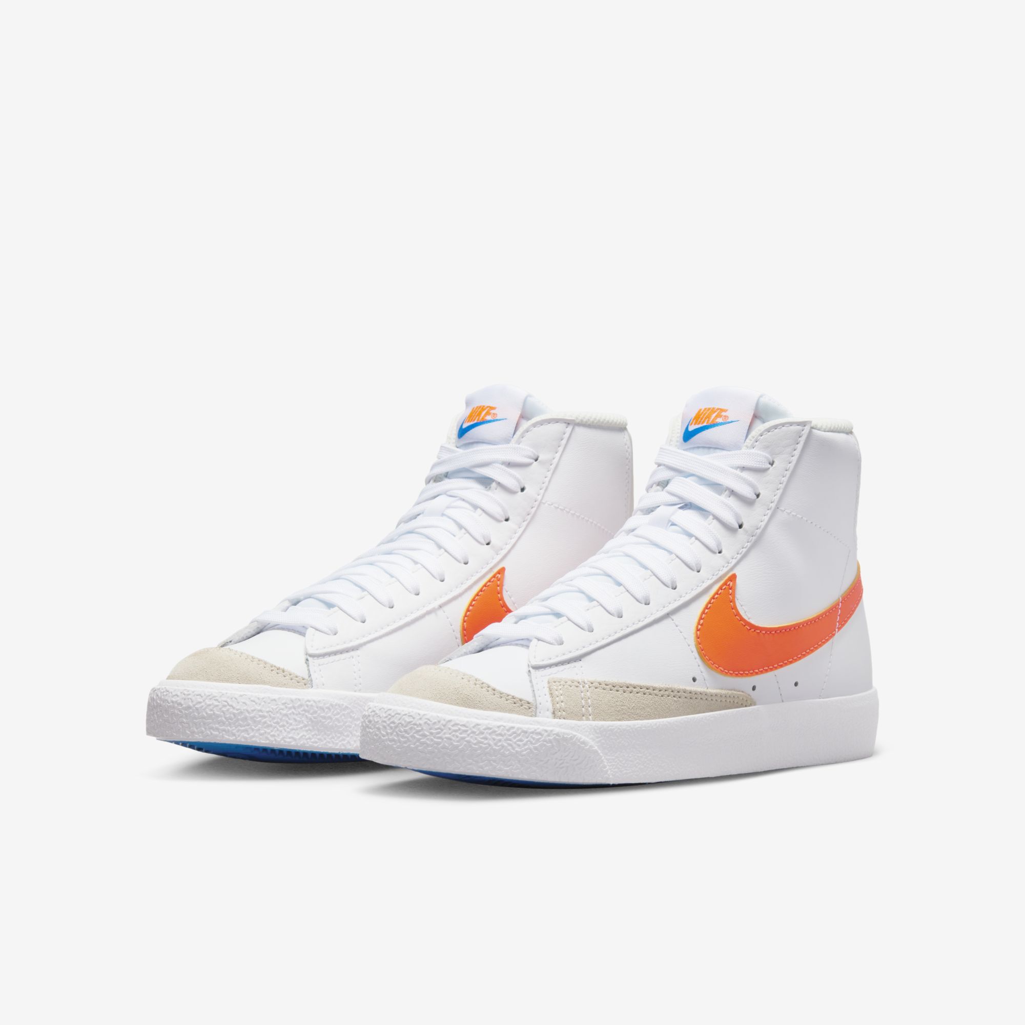 Nike Blazer Mid '77, Blanco/Naranja Total-Foto Azul-Fantasma, hi-res