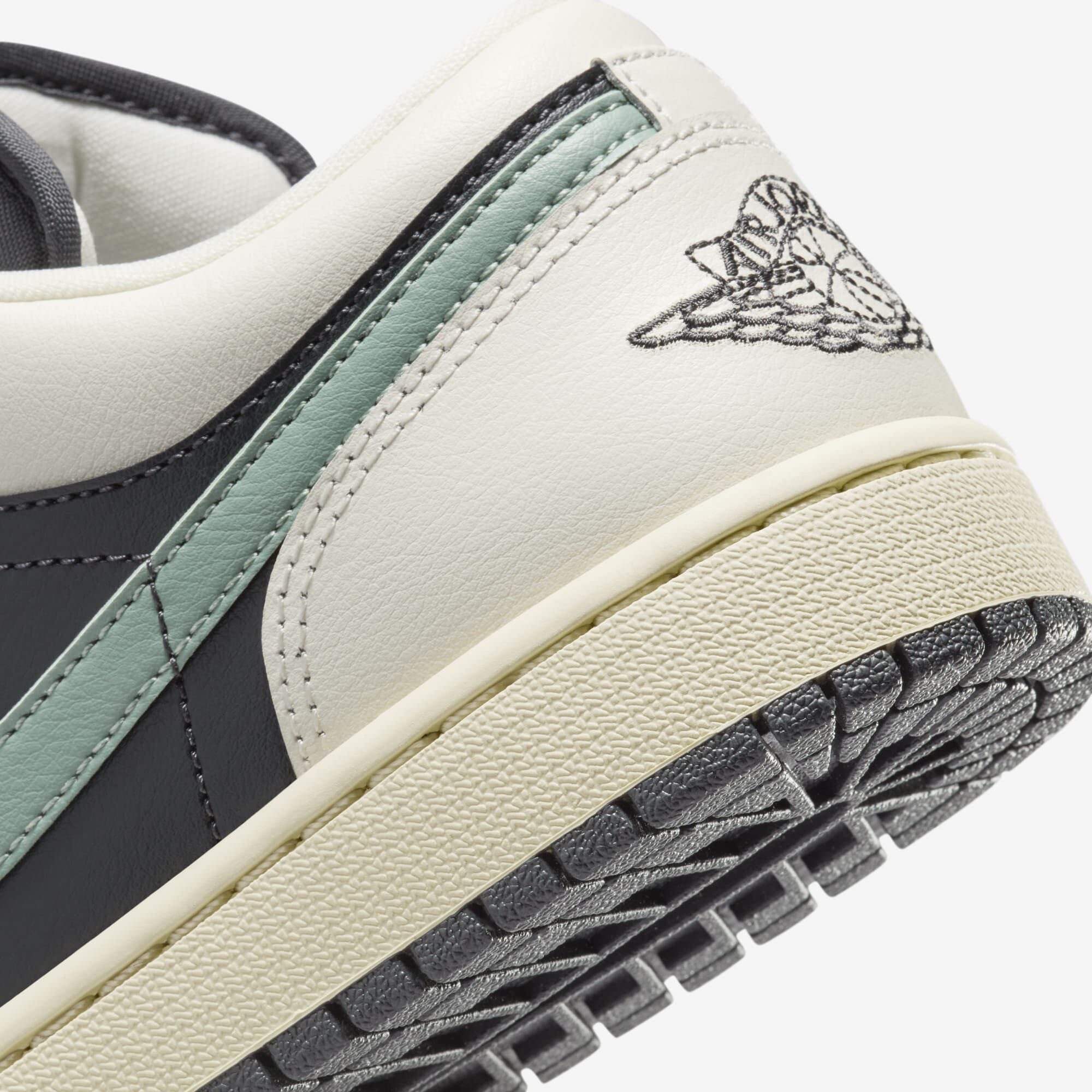 Air Jordan 1 Low, Antracita/Vela/Arena Legend/Jade Smoke, hi-res