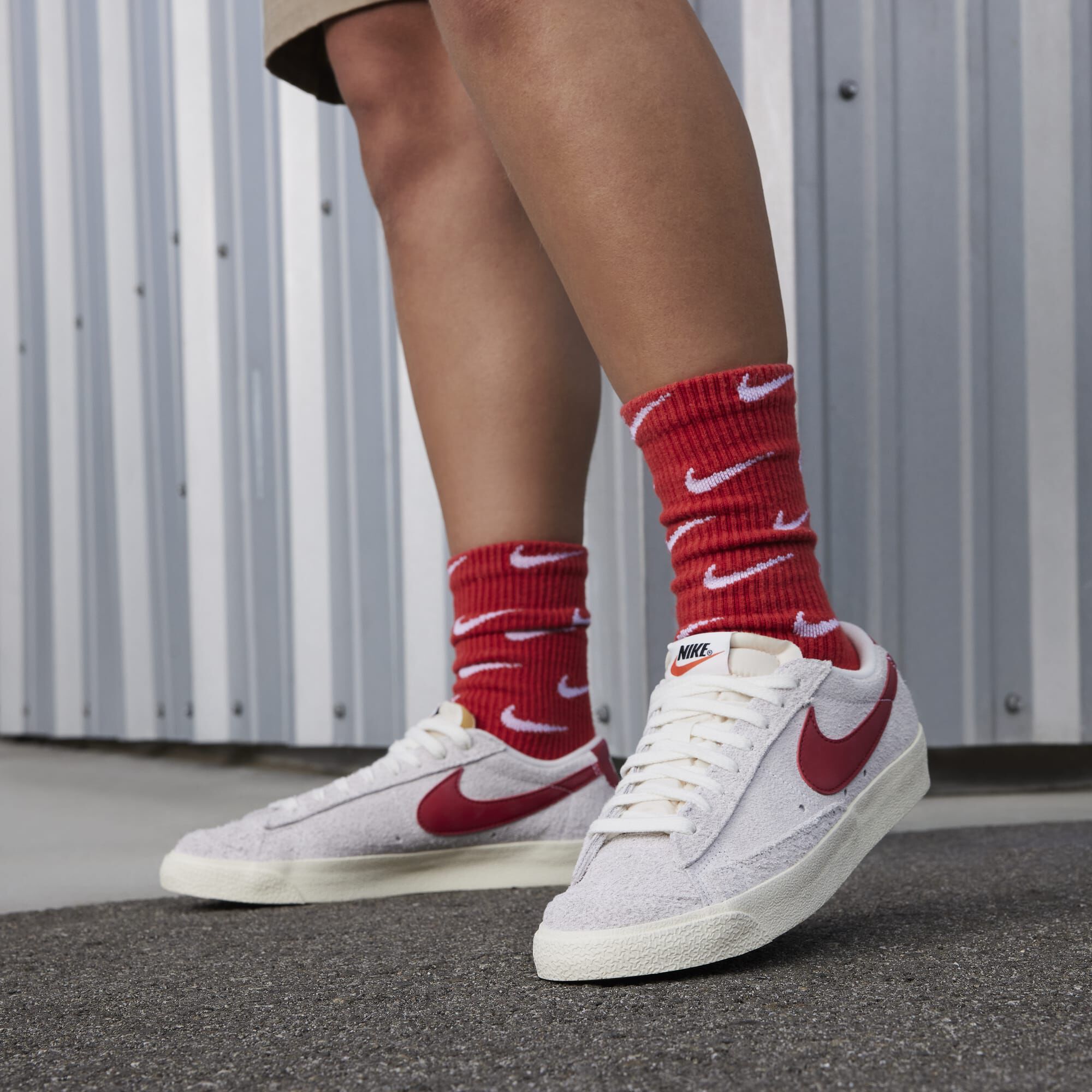 Nike Blazer Low '77 Vintage, Blanco Cumbre/Rojo Gimnasio-Vela-Leche De Coco, hi-res