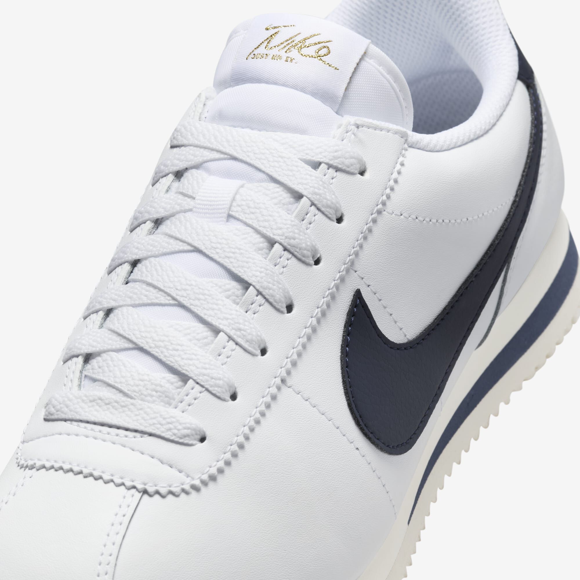 Nike Cortez Leather, Blanco/Vela/Oro Metalizado/Obsidiana, hi-res