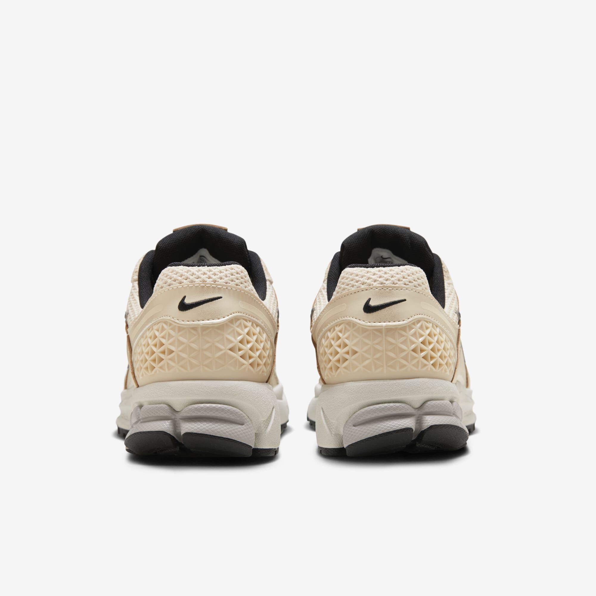 Nike Zoom Vomero 5, Blanco Perla/Hueso Claro/Mena De Hierro Claro/Cromo, hi-res