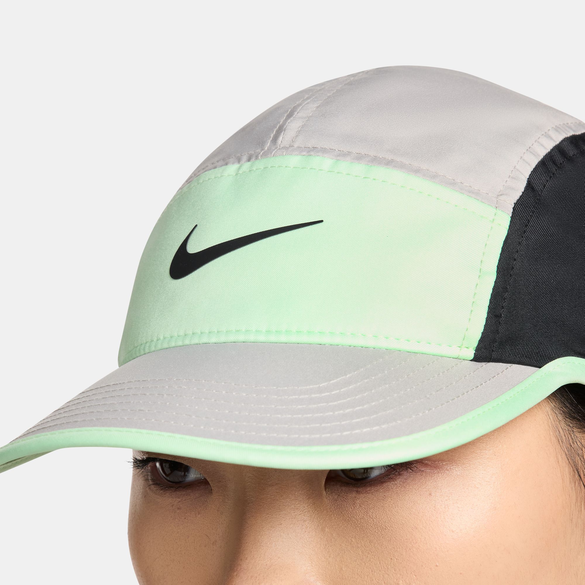 Nike DriFIT Fly, Mineral De Hierro Claro/Vapor Verde/Negro/Negro, hi-res