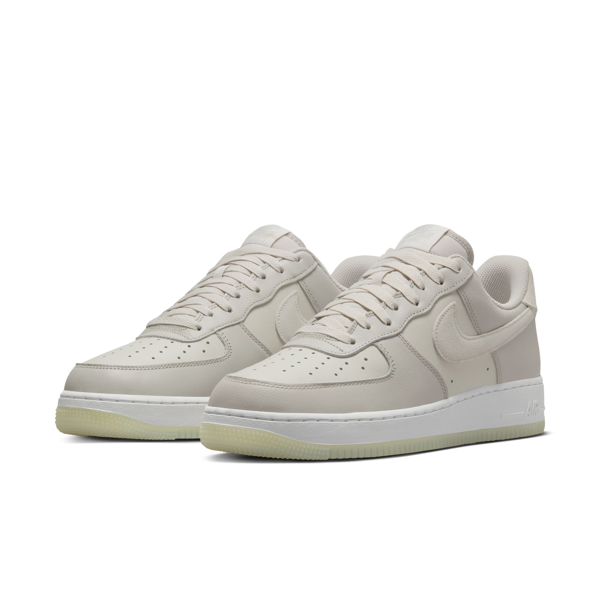 Nike Air Force 1 '07 LV8, Hueso Claro/Mena De Hierro Claro/Blanco Cumbre, hi-res