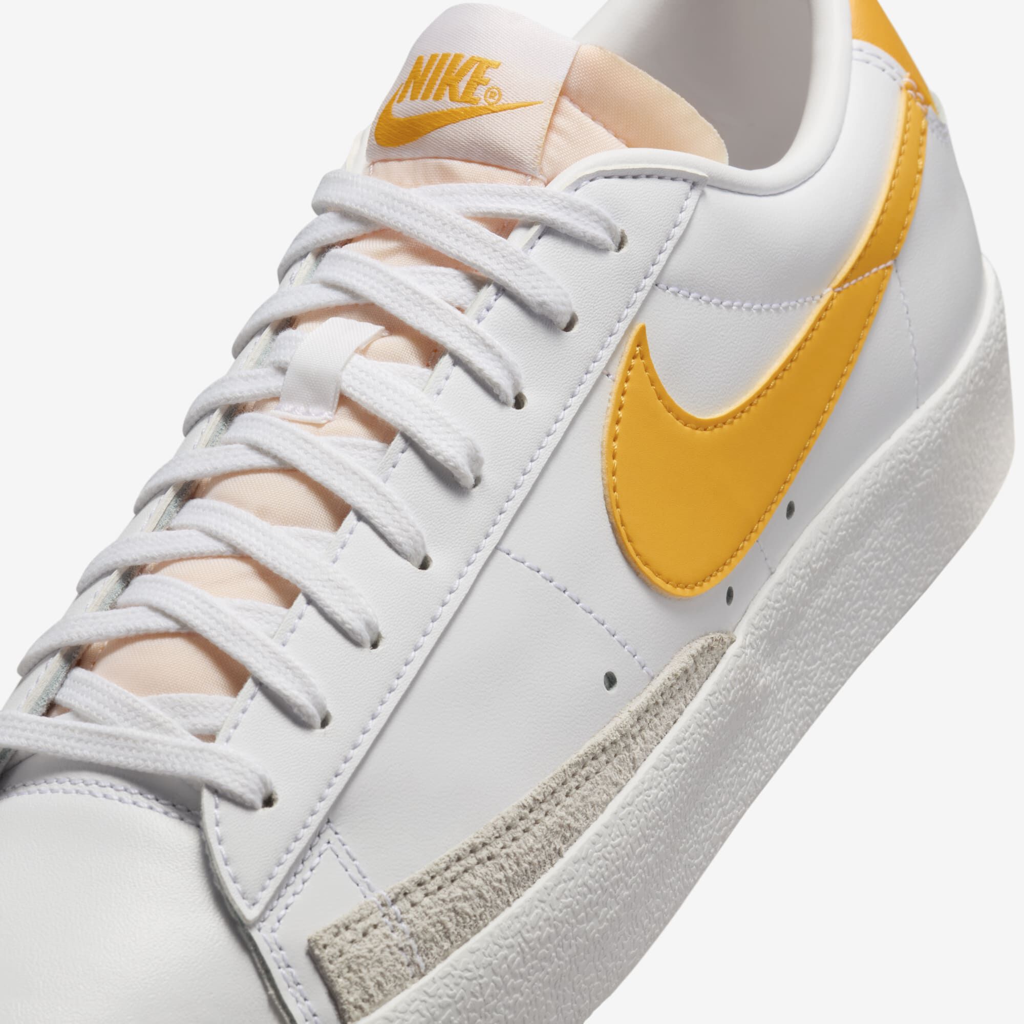 Nike Blazer Low '77 Vintage, Blanco/Fantasma/Oro Universitario, hi-res