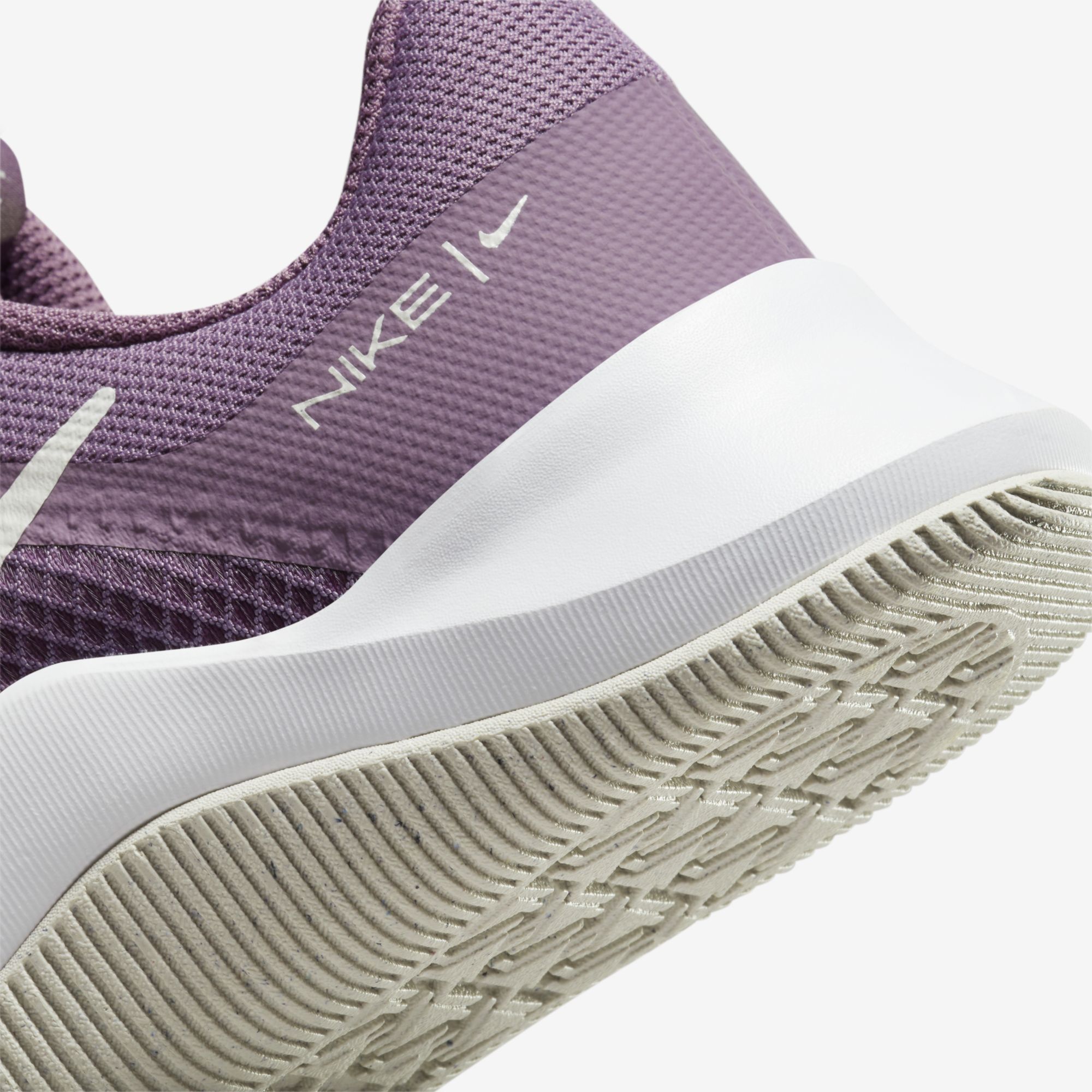 Nike MC Trainer 2, Polvo violeta/Marrón verdoso claro/Fucsia enérgico/Vela, hi-res