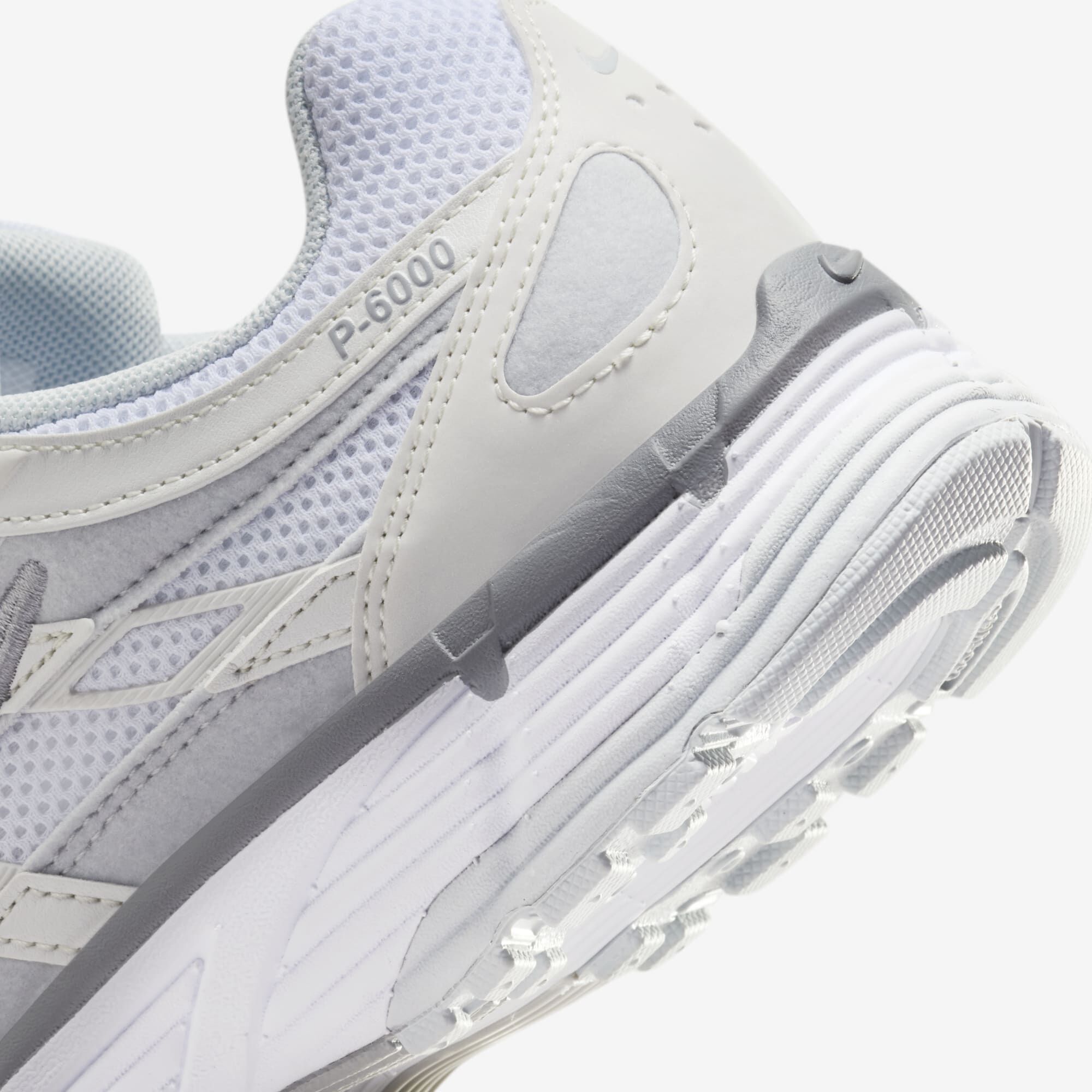 Nike P-6000, Blanco Cumbre Metalizado/Platino Puro/Gris Lobo/Blanco, hi-res