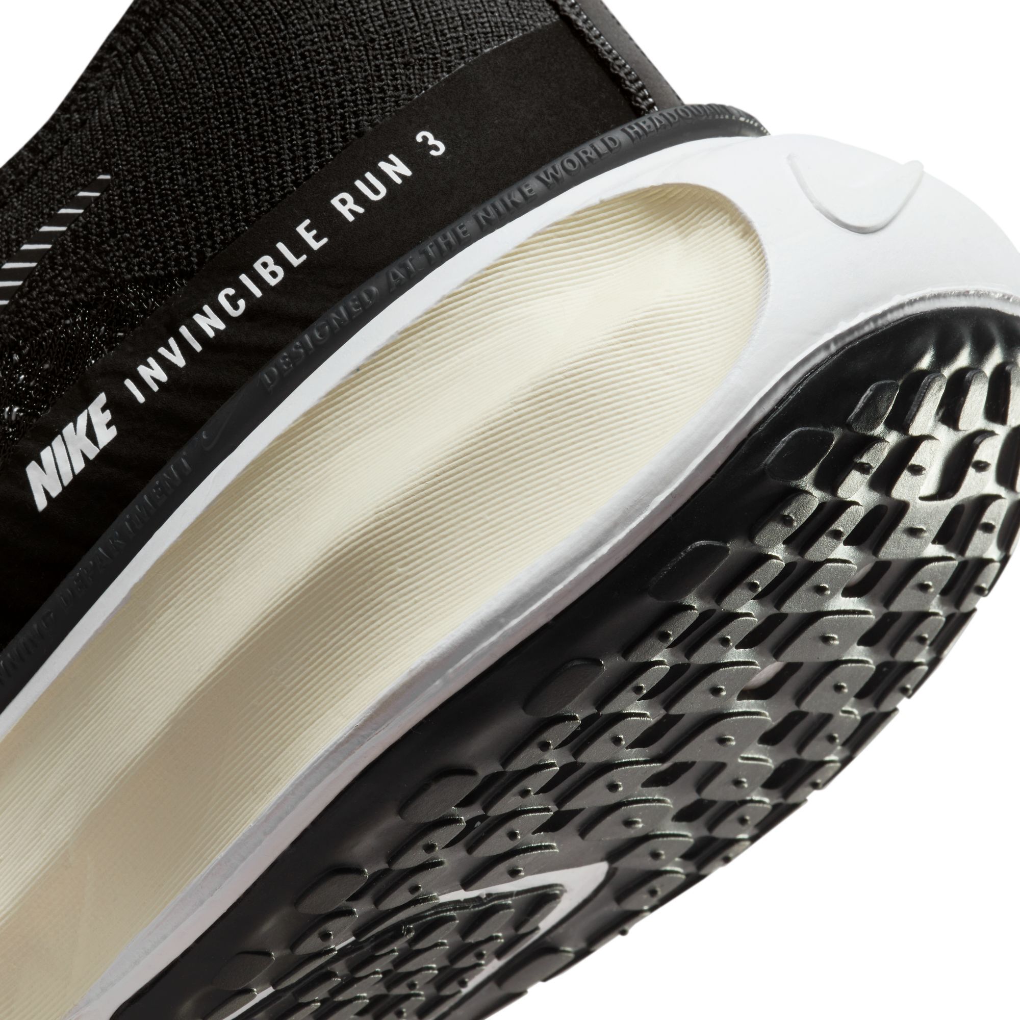 Nike Invincible Run 3 (Extra Wide), Negro/Blanco-Leche De Coco-Carmesí Brillante, hi-res